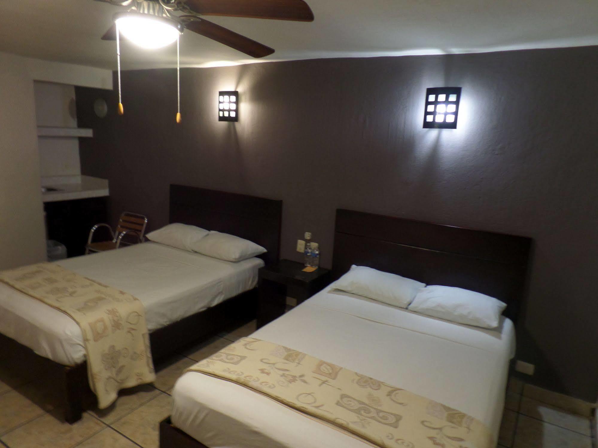 Uke Inn Hotel & Suites Xamaipak 툭스틀라 외부 사진