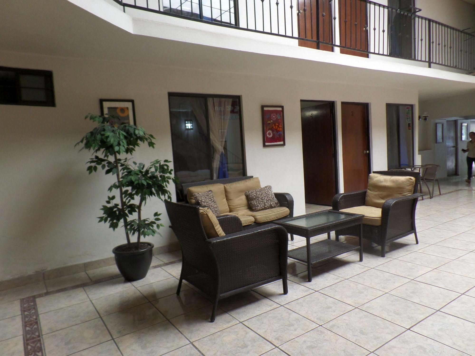 Uke Inn Hotel & Suites Xamaipak 툭스틀라 외부 사진